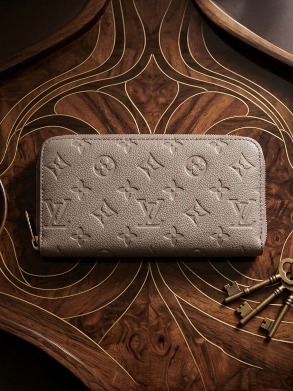 Vintage Zippy Wallet Tan CamelLeather Zip-Around bag with Louis Vuitton logo